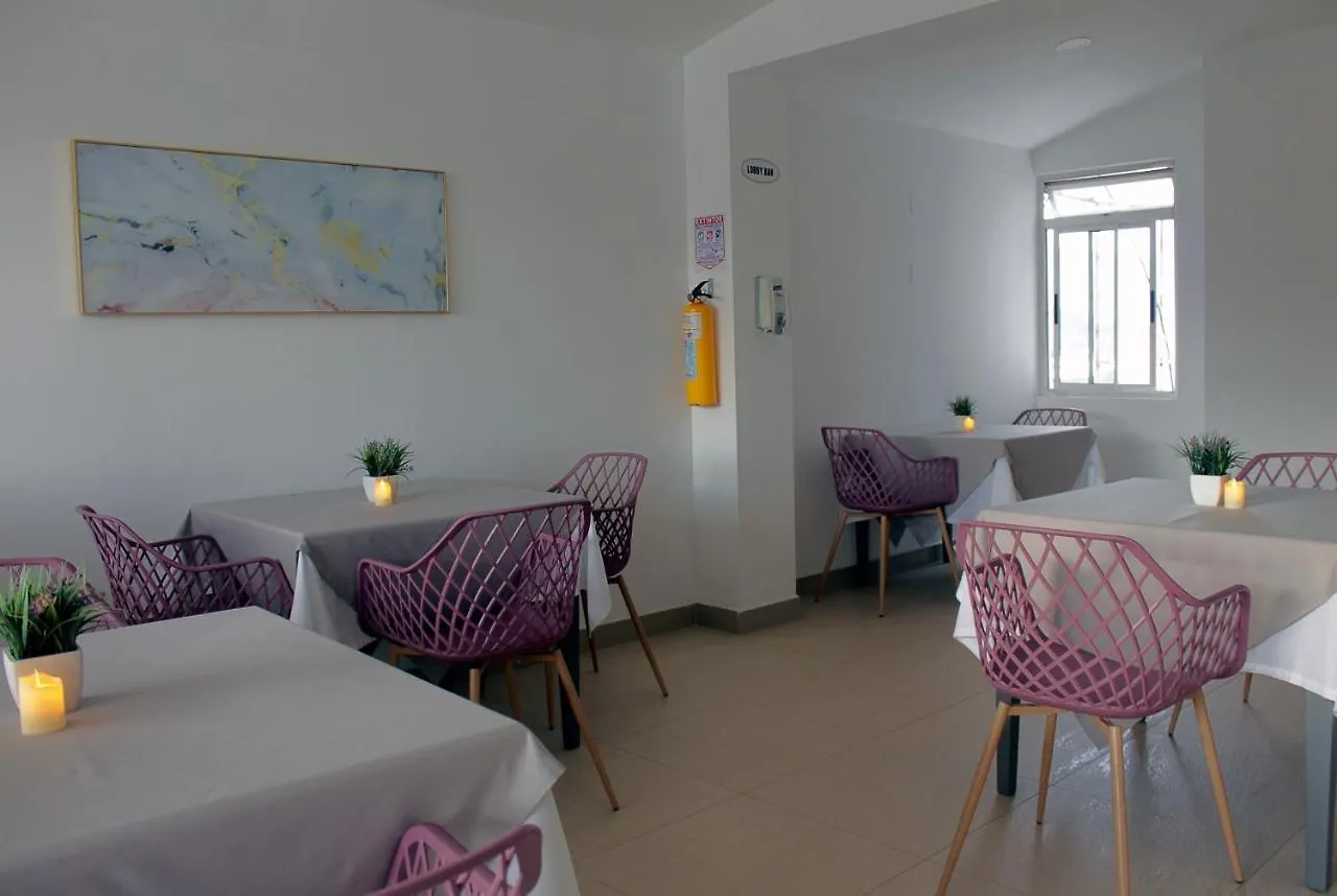 Hotel Suite Comfort Μεντεγίν