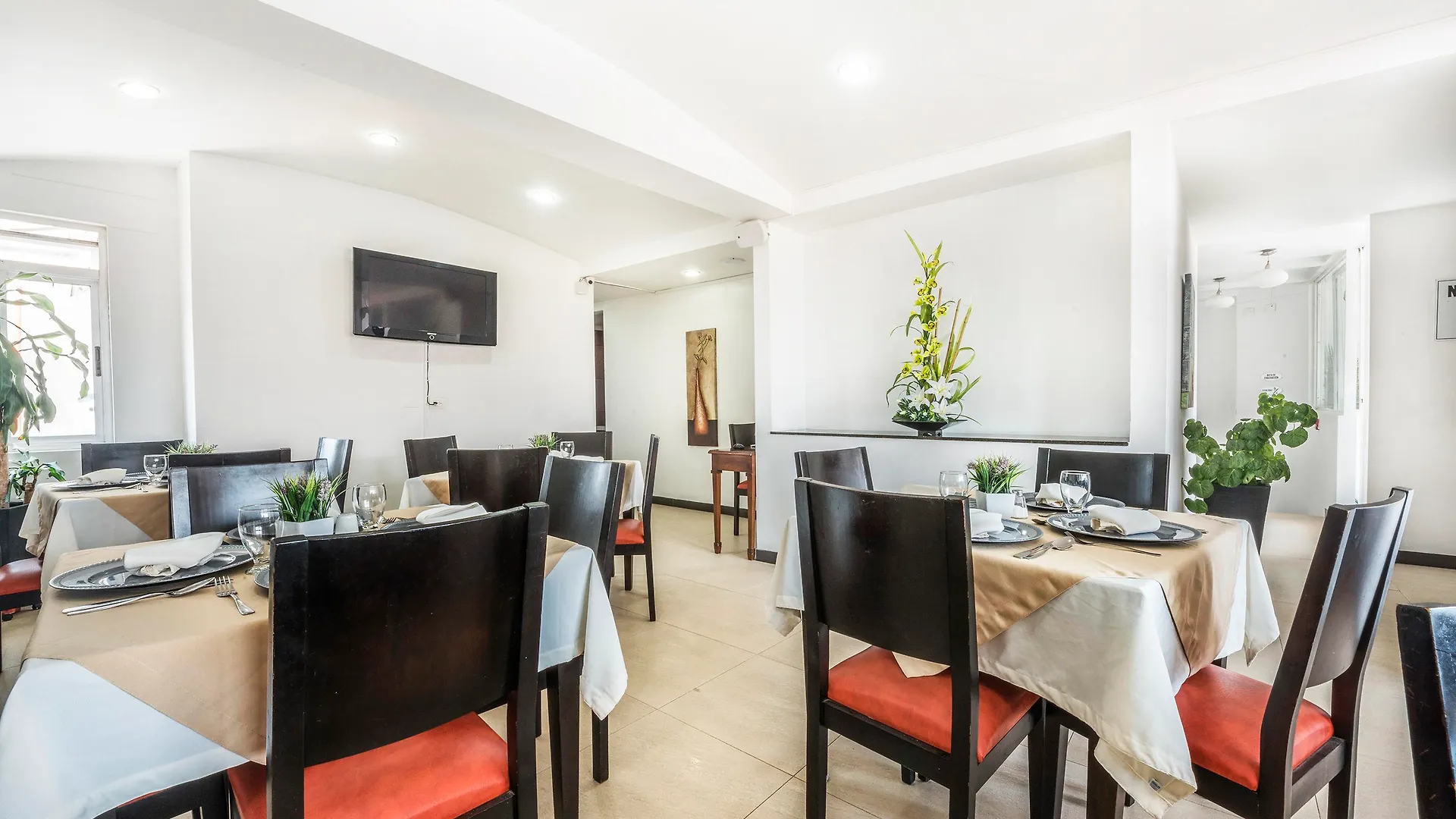 Hotel Suite Comfort Μεντεγίν 3*,