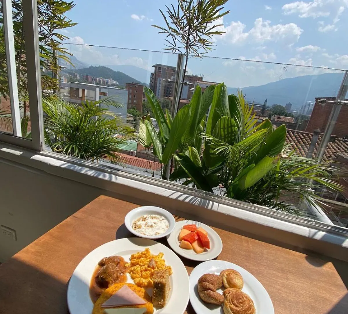Hotel Suite Comfort Μεντεγίν