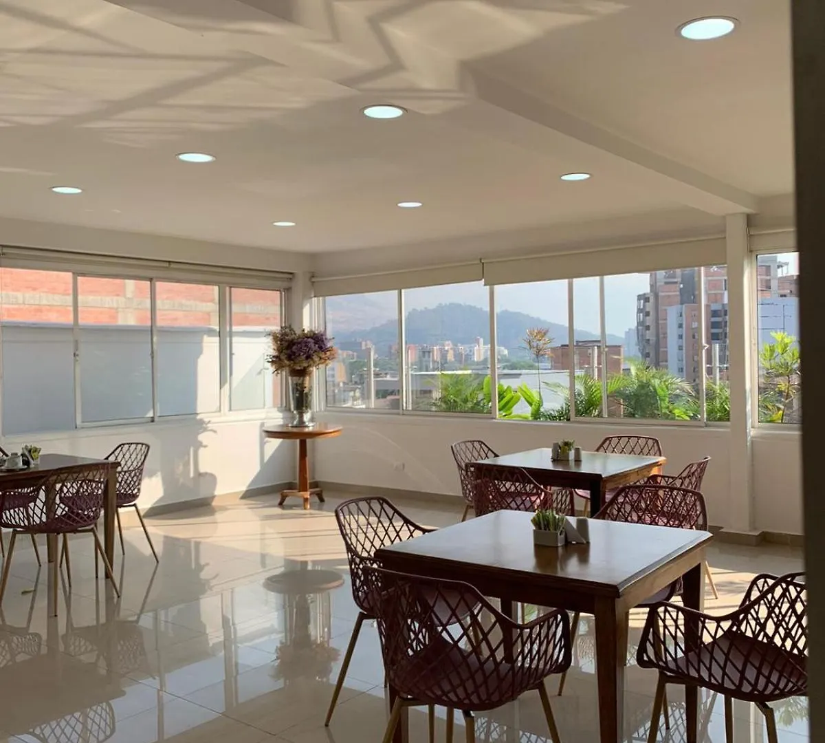 Hotel Suite Comfort Μεντεγίν