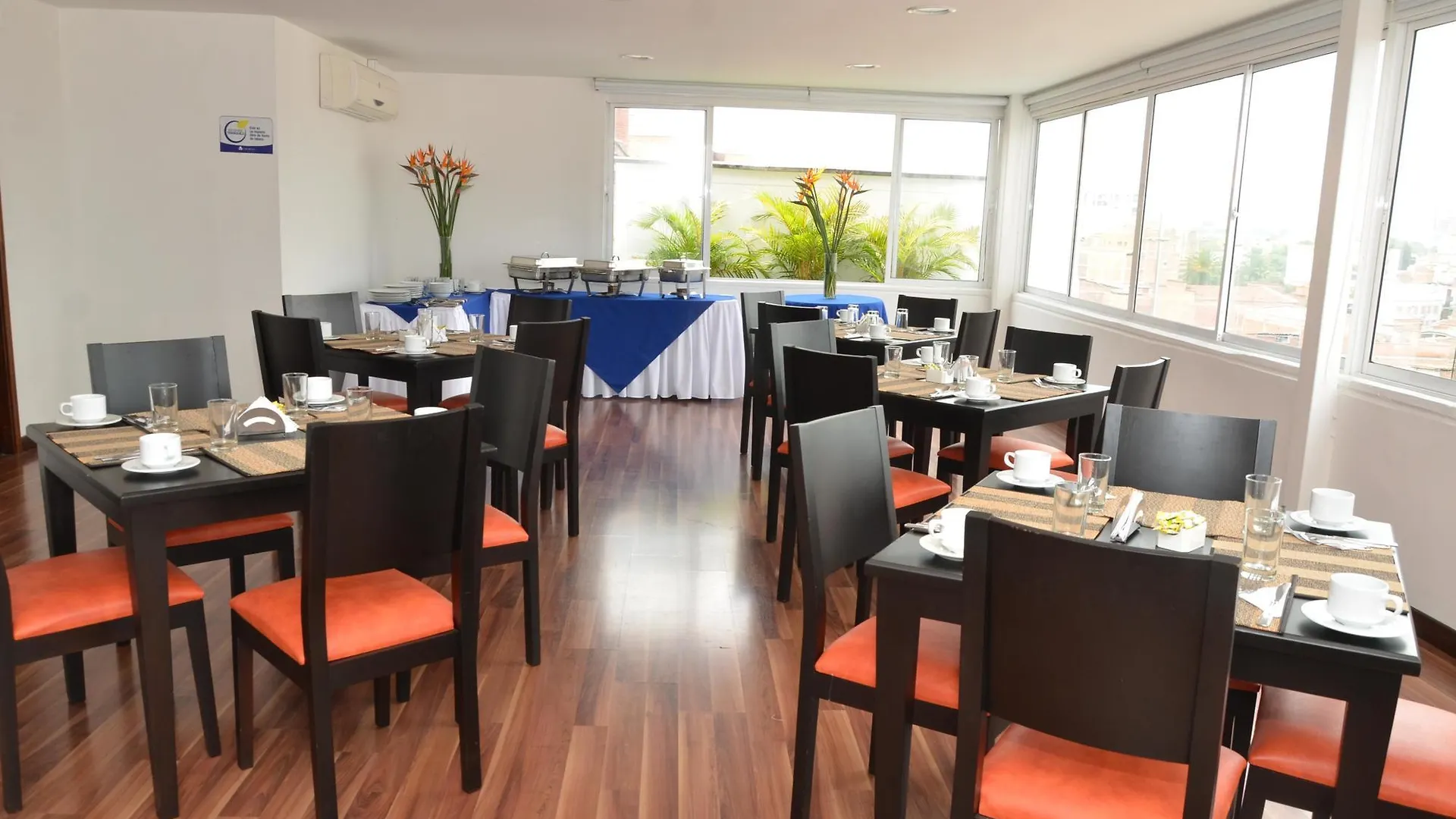 Hotel Suite Comfort Μεντεγίν
